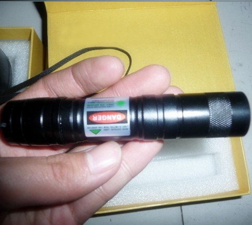 3000mW green laser pointer flashlight style