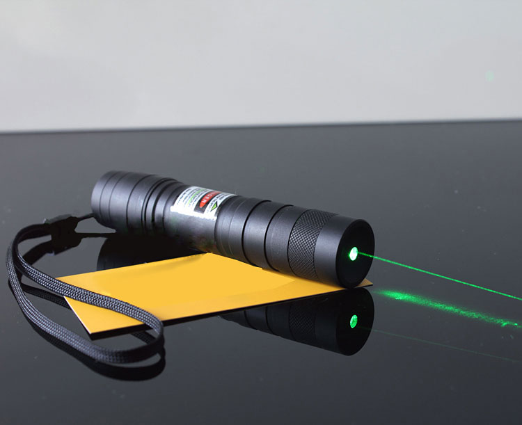 burn match 100mw green laser pointer